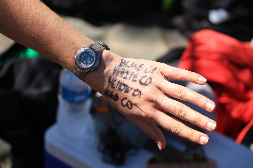 Francesca Bissman reminders on how to run the course written on her hand