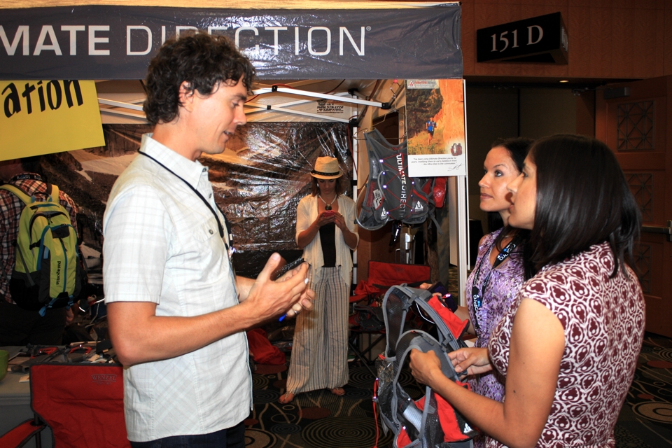 picture of scott jurek, yamilet nieto and andrea martinez at the ultimate direction booth