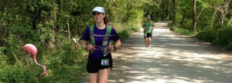picture of rebecca schaefer with the UltrAspire Alpha pack while running